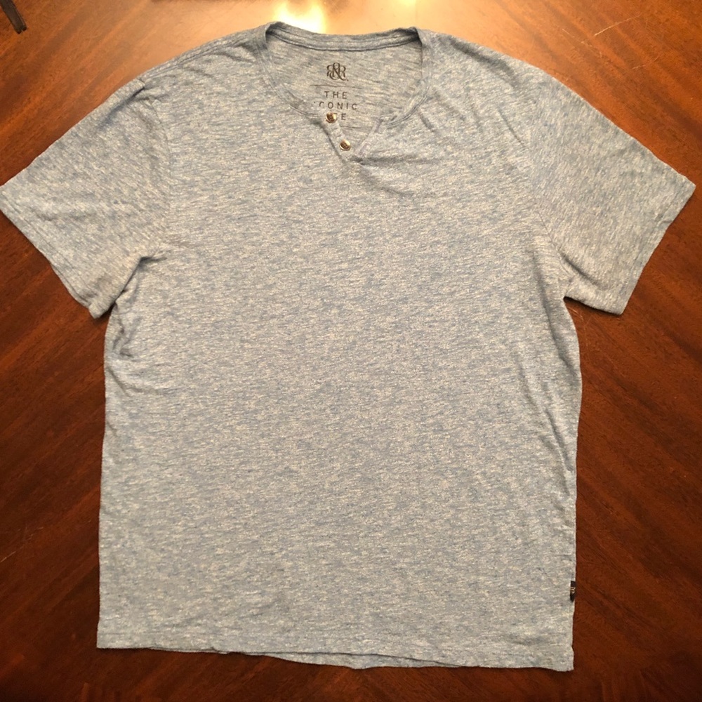 Rock & Republic Iconic Tee Size: Large